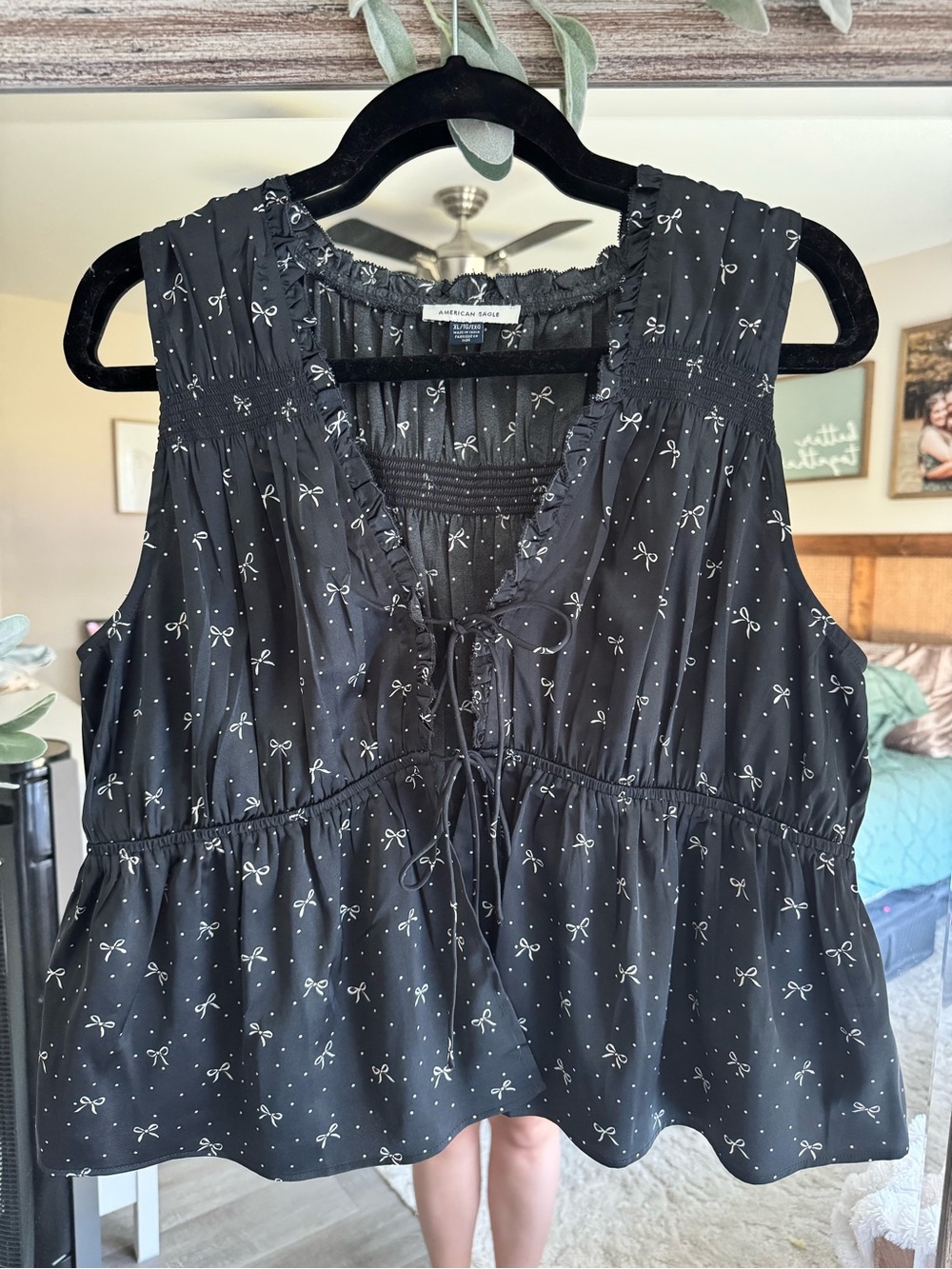 American Eagle Outfitters Black Sleeveless Bow-Print Tie-Front Top - Picture 2 of 3